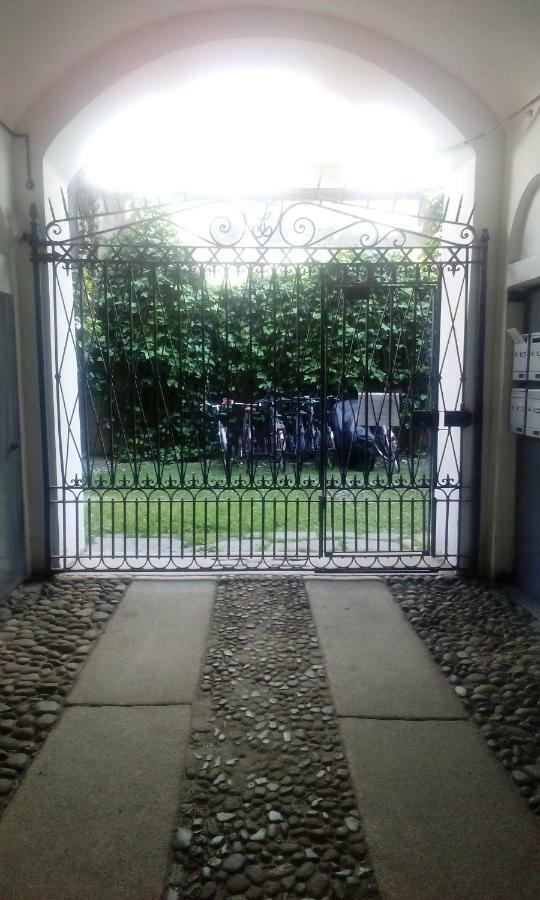 Central Apartment With Garden Milan Exterior photo